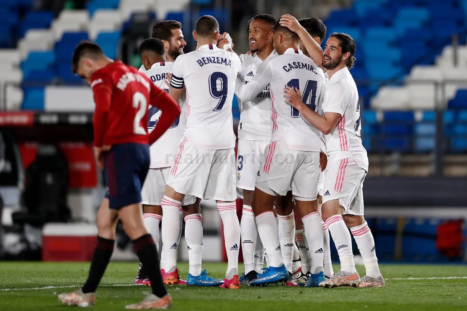 Реал Мадрид 2 1 оссасуна. Реал Мадрид Осасуна. Реал Мадрид 2 1 Осасуна победители. Real Madrid vs Osasuna. Обзор матча осасуна реал