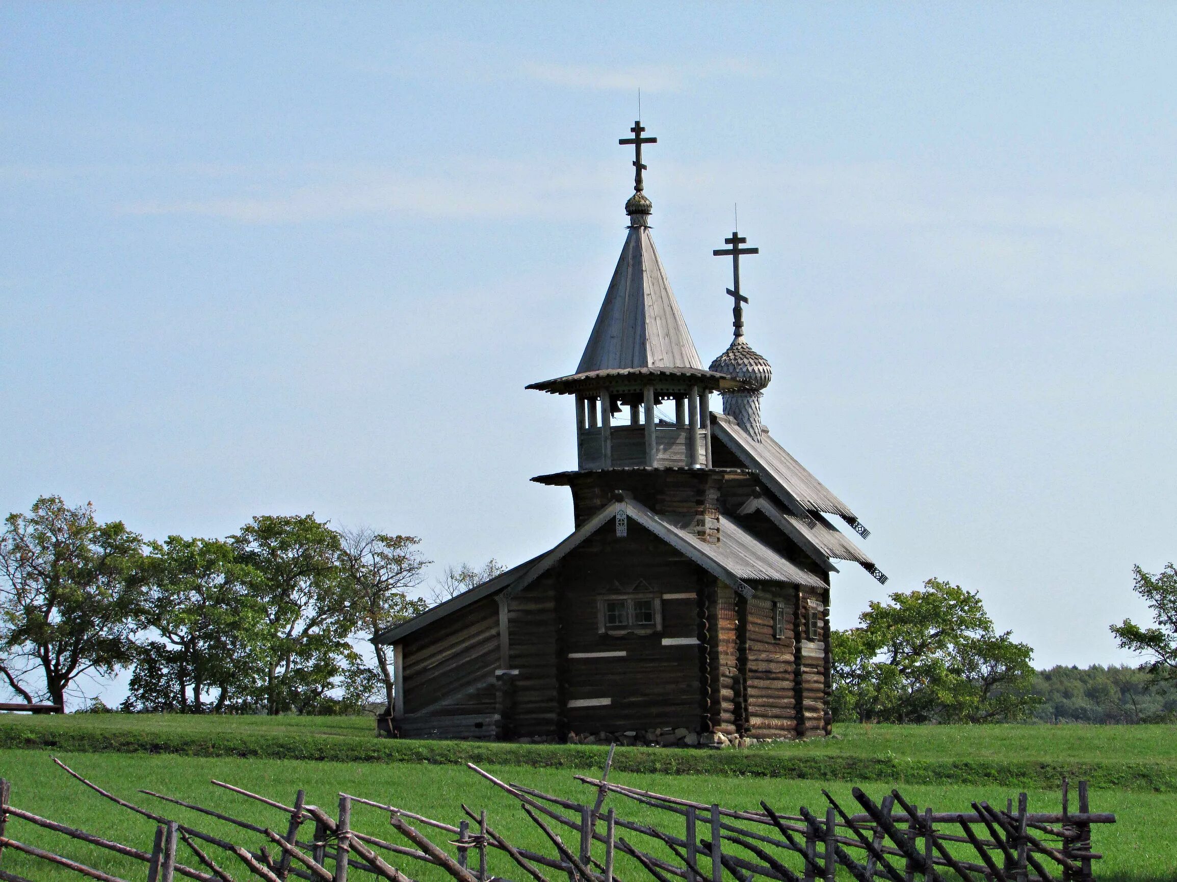 Часовня михаила архангела острова кижи. Кижи музей-заповедник часовня михаила. Церковь воскрешения лазаря на острове кижи. Деревянная часовня архангела михаила кижи. Кижи часовня.