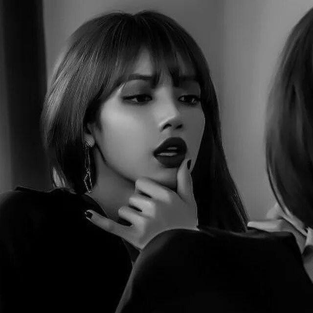 Lisa manoban 2020. лиса блэк пинк эстетика черный. лалиса манобан эстетика черного. лиса блэк пинк. лиса блэк пинк чб.