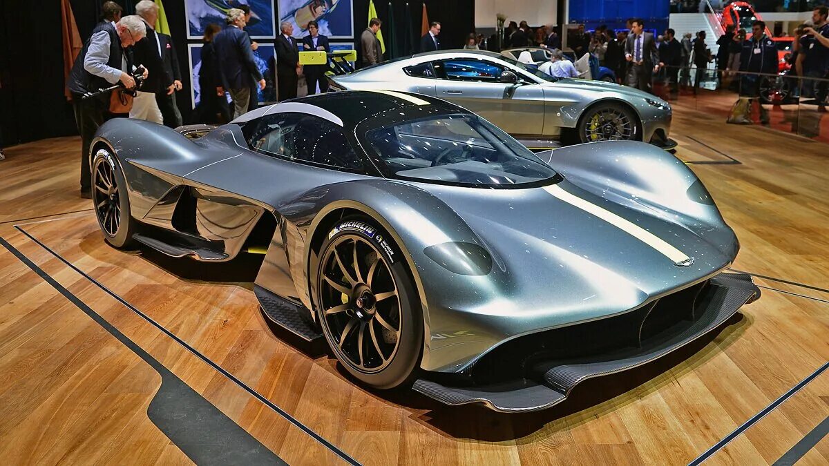 Aston Martin Valkyrie 2021. Aston Martin гиперкар. Самый дорогой лист