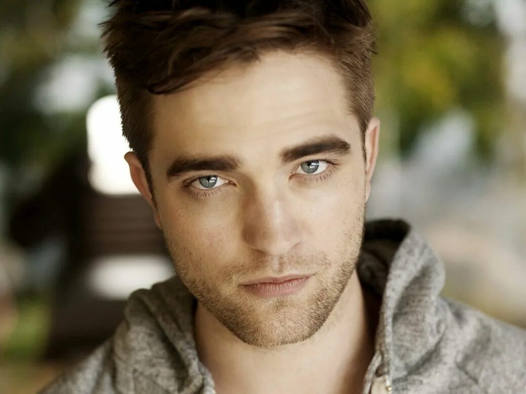 Top famous. Robert Pattinson jawline.
