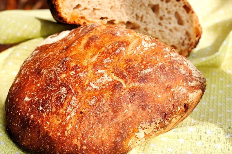 Корочка хлеба. Хлеб без замеса в духовке. Хлеб с хрустящей корочкой. Турецкий хлеб в духовке. Хлеб в духовке видео