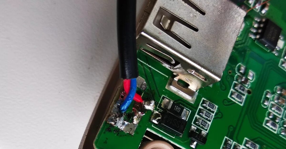 Сломался юсб. Пайка usb разъема jbl. припайка юсб к плате. usb dv1.0 плата jbl. припаять микро usb к плате.