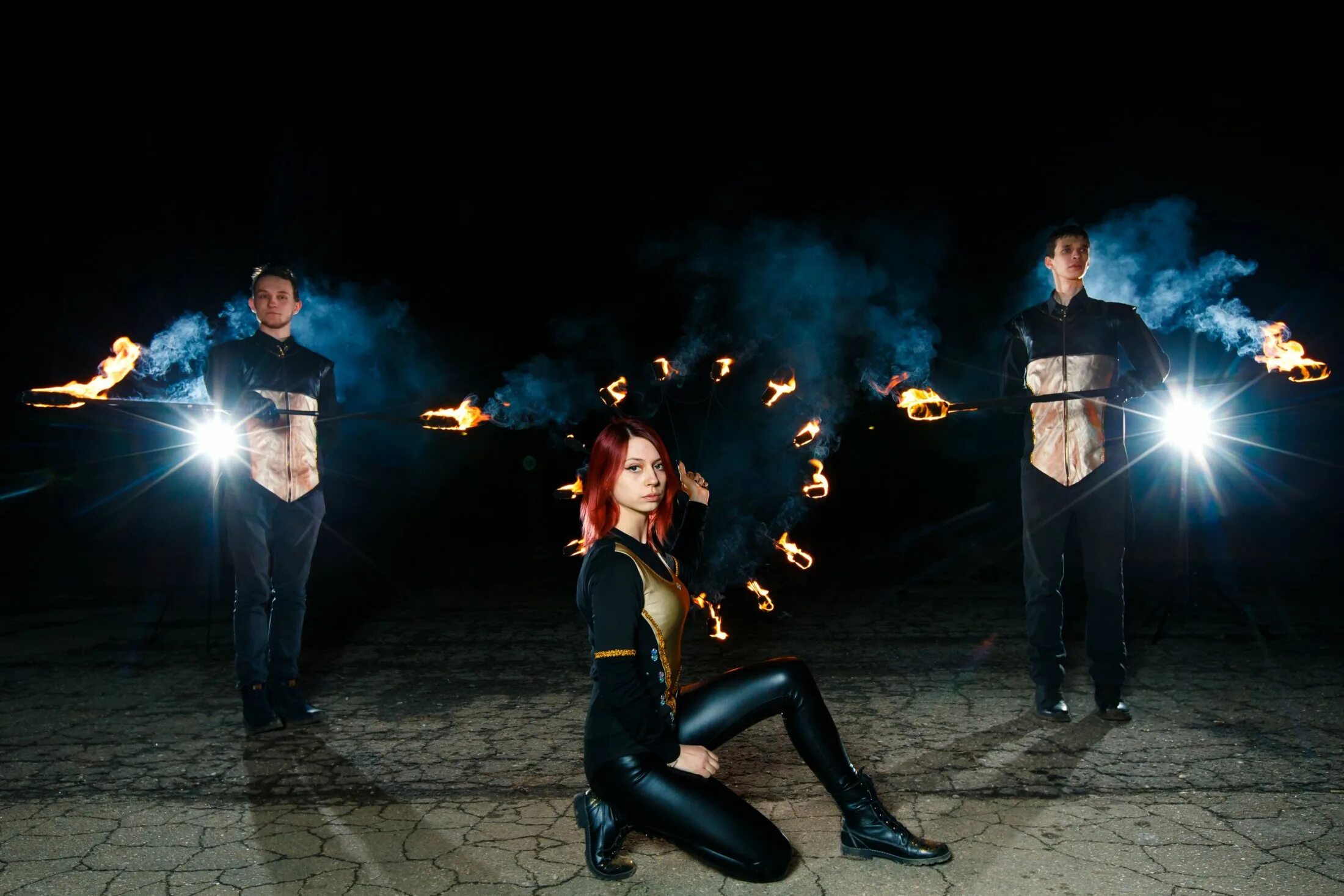 Макет горящего фаера. Огненный стафф фаер шоу. Фаер шоу люди. Со фаер. Фаер 2004-2005.