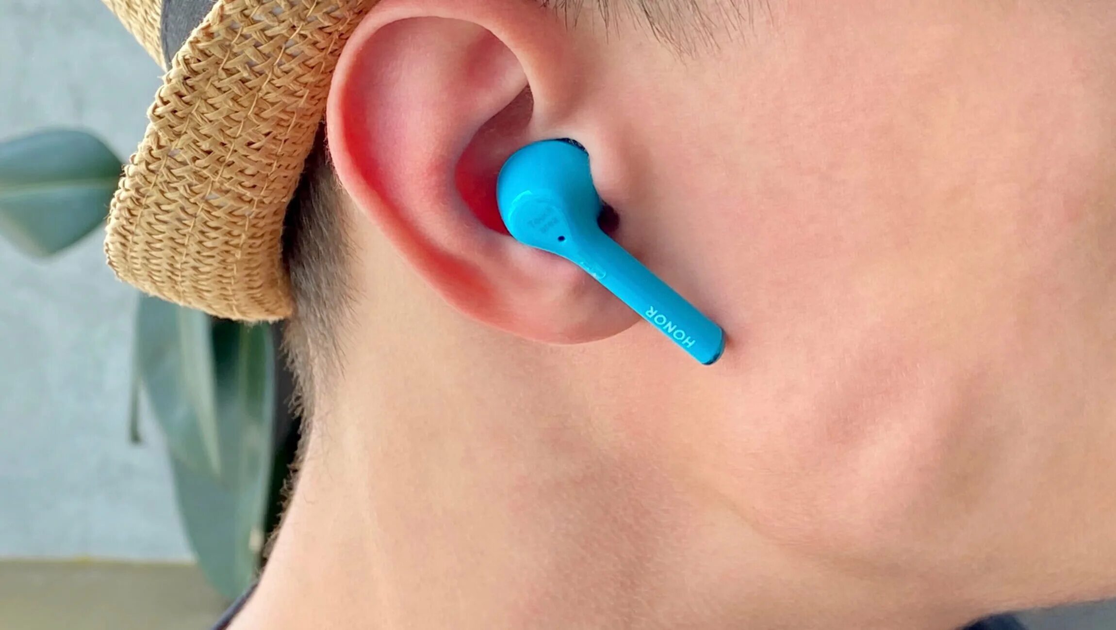 Наушники honor magic earbuds. Наушники хонор Magic Earbuds. Наушники беспроводные хонор Мэджик. Беспроводные наушники Honor Magic Earbuds, Robin Egg. Беспроводные наушники Honor Earbuds 2 Lite в ушах.