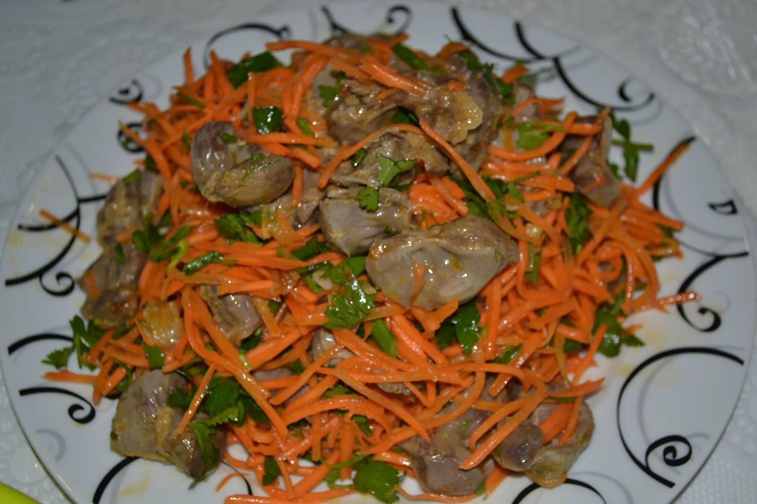Салат из пупков куриных. Салат с куриными желудками и корейской. Желудки куриные хе по корейски. Хе из куриных желудков по-корейски. Хе из куриных желудков.