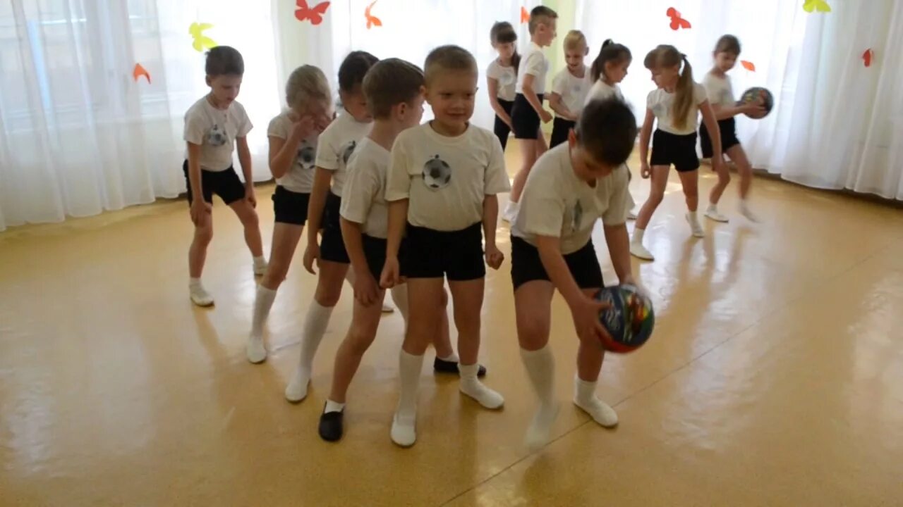 Спортивные соревнования в детском саду. Детские эстафеты для дошкольников. Спортивный праздник в детском саду. Спортивный праздник в детском саду. Спортивный досуг в старшей группе.