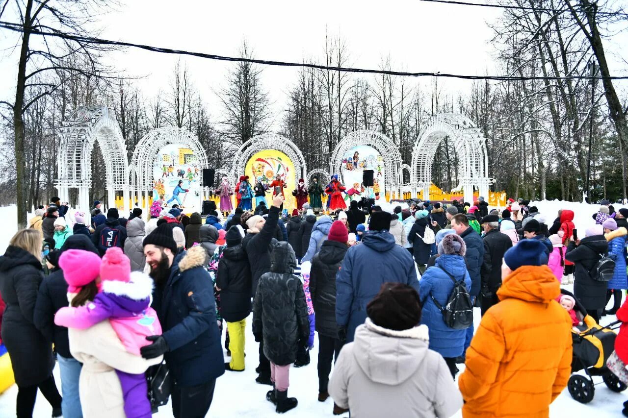 Масленичные гуляния 2024 ярославль. Праздник в городе. Ярославль столица Масленицы. Масленица в Ярославле. Праздник фото.