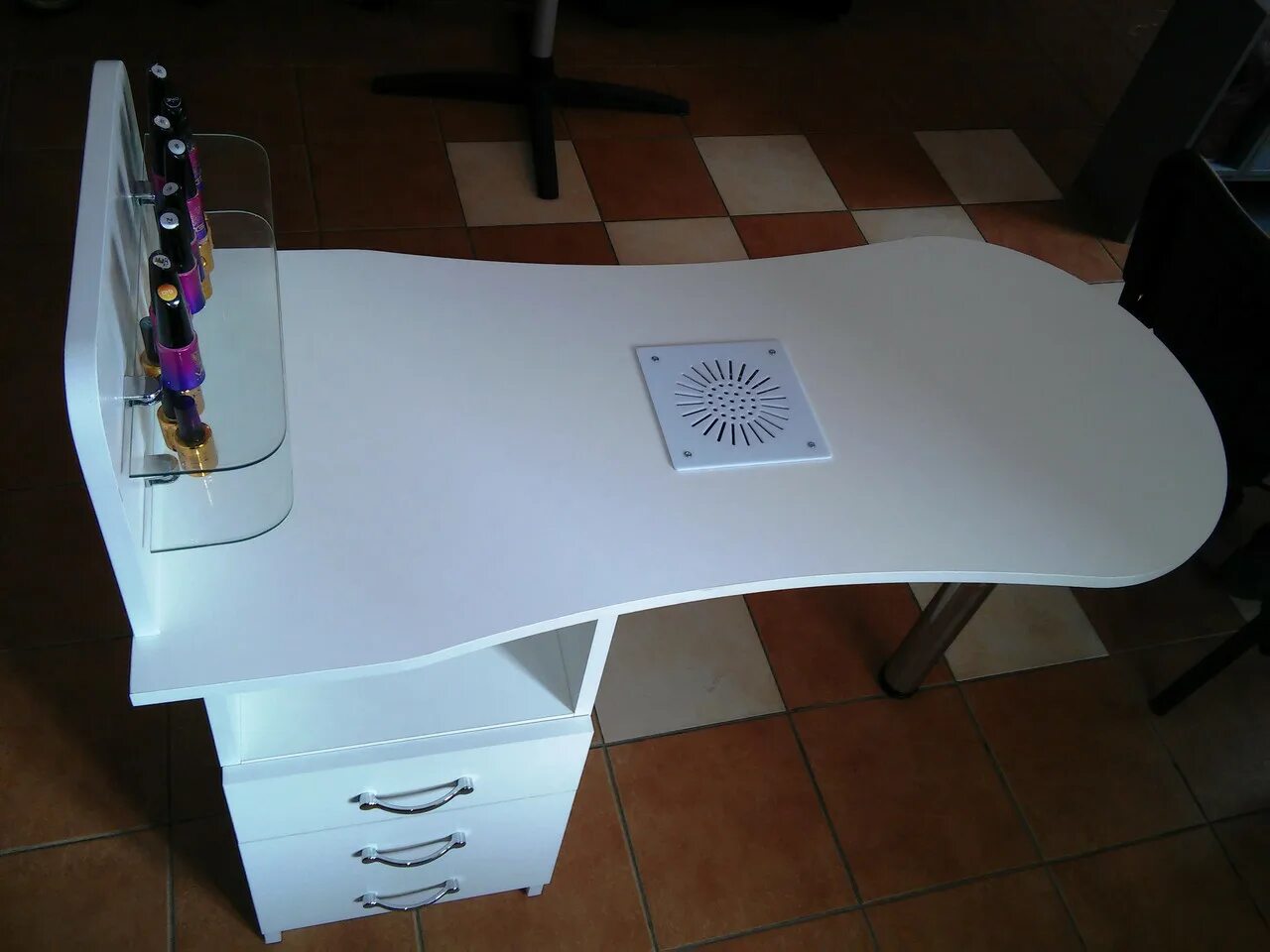 Маникюрная вытяжка verakso m900. Маникюрный стол Artecno 217 LX. Стол маникюрный с вытяжкой встроенной Вераксо. Маникюрный стол с вытяжкой Вераксо.