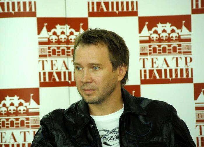 Театр наций руководитель. Евгений миронов театр наций. евгений миронов художественный руководитель театра наций. театр наций руководитель миронов. евгений миронов 2025.