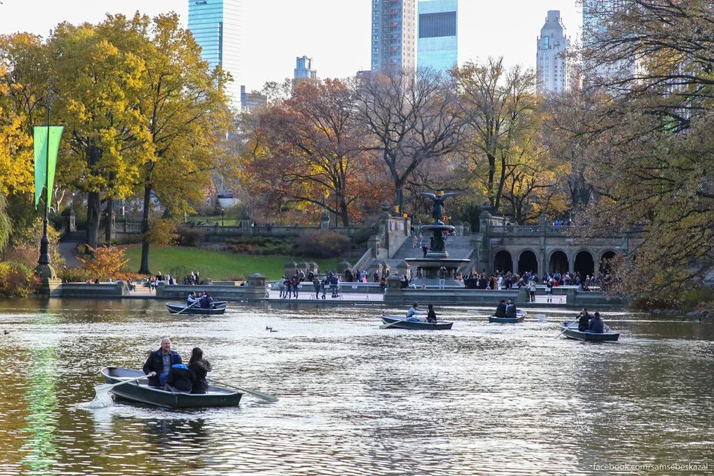 Central park 22. Парк в Нью-Йорке. Central Park Нью Йорк. Центральный парк Нью-Йорка фото. Озеро центр парк Нью-Йорка.