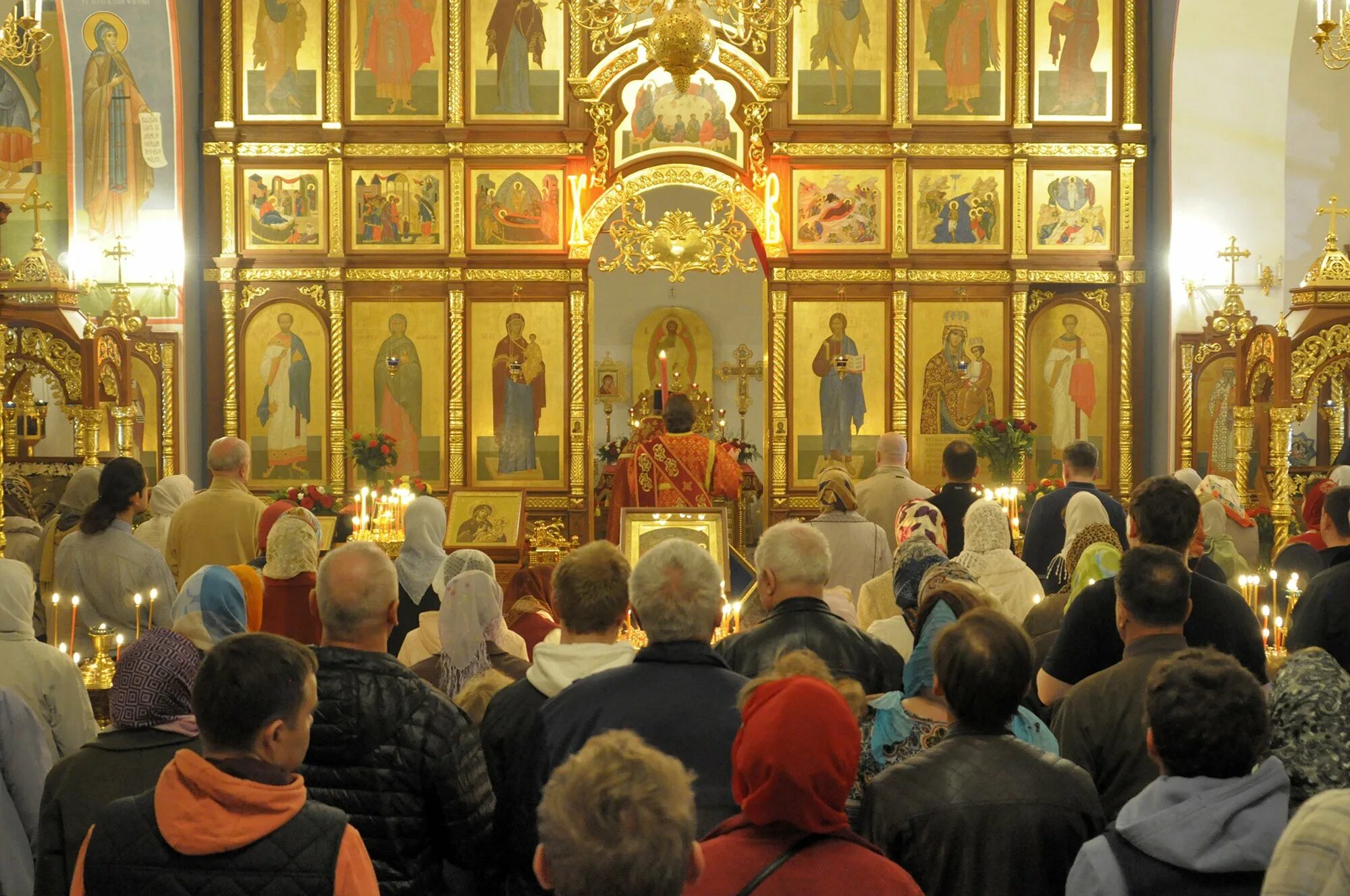 Богослужение в православии. Служба в церкви. Христианство богослужение. Служба в православном храме. Воскресное богослужение церковь