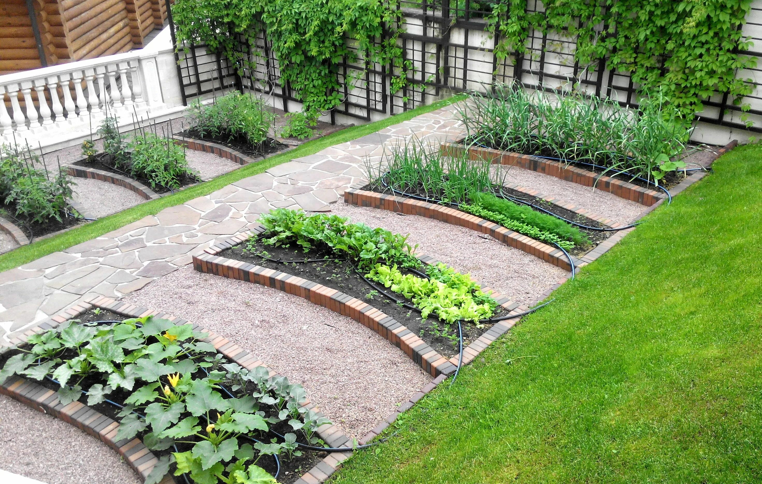 дорожка в сад. палисадник энфилд. бордюр из бетона. клумбы, рокарии, рабатки. грядки красивые на участке.