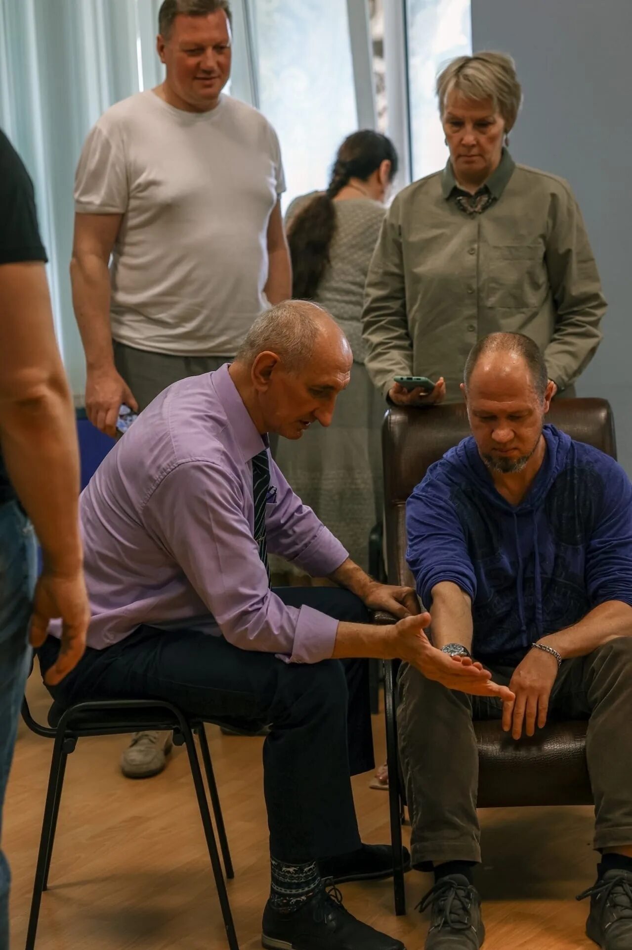 Обучение гипнозу в москве. Институт гипноза в москве. Эриксоновского гипноза. Гипнотерапевт. Каталептический мост.