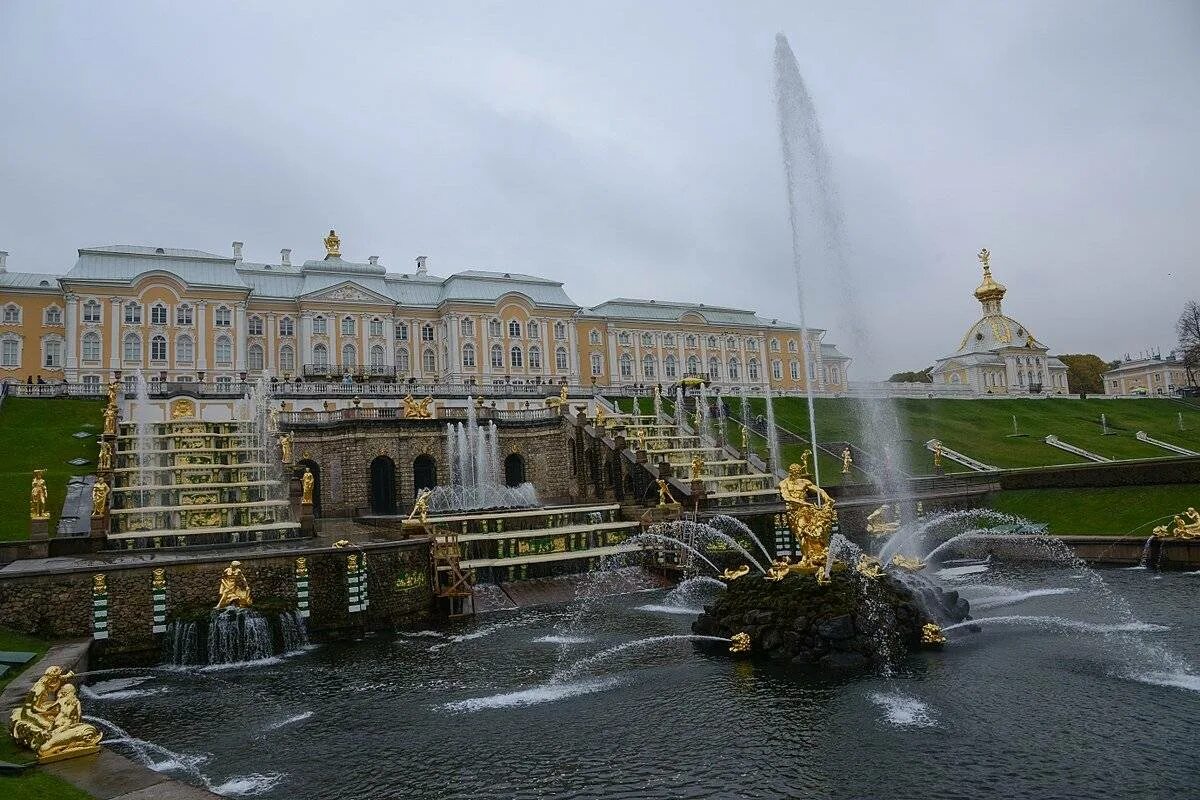 Посетить дворец петергоф. Петергоф (дворцово-парковый ансамбль). музей-заповедник «петергоф» фонтаны. петергоф фонтаны большой петергофский дворец. большой дворец в петергофе растрелли.