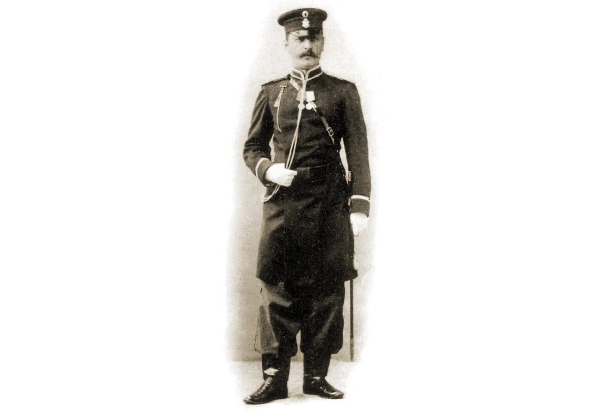 Уездный чиновник. Уездный исправник 19 век. Полицейский надзиратель 19 века. Держиморда ревизор. Уездный чиновник.