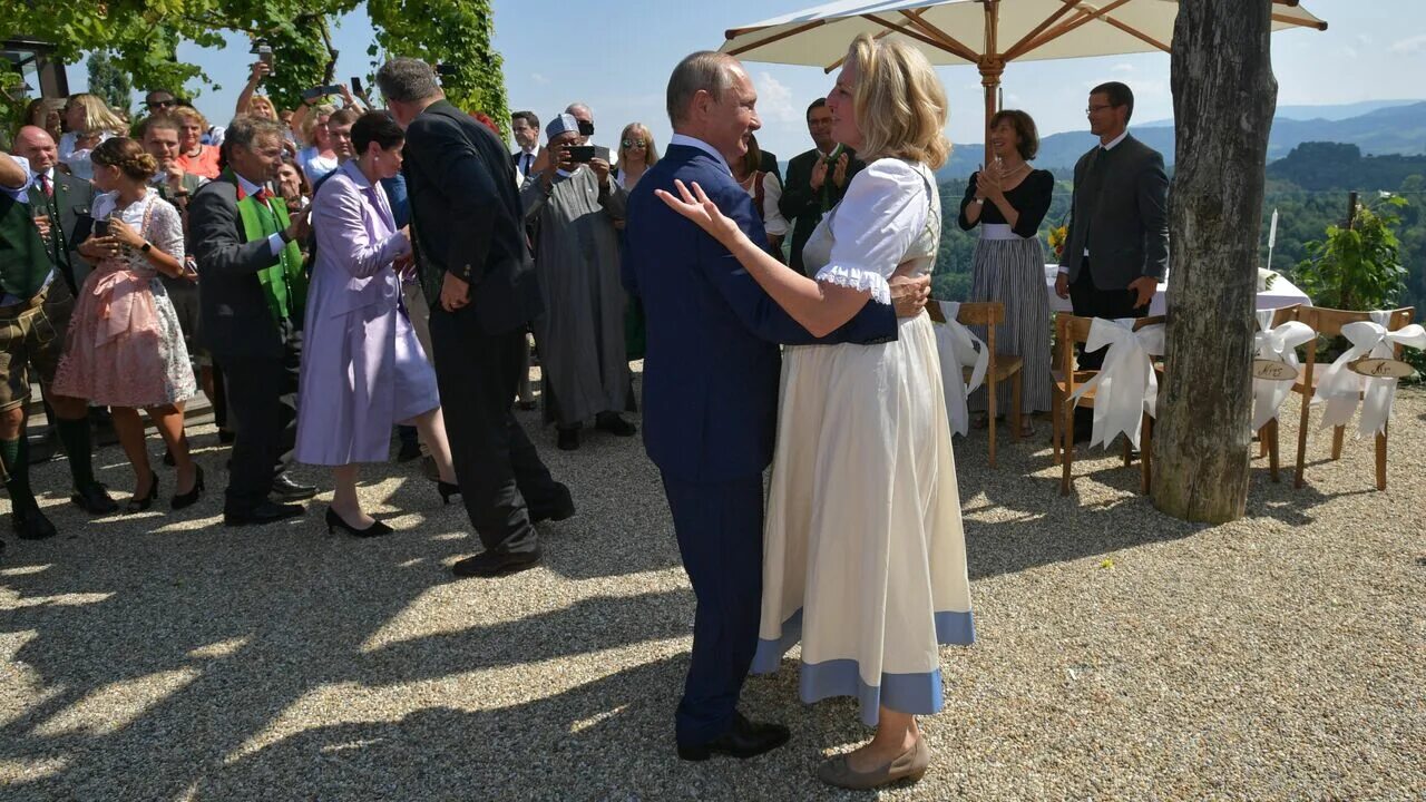 Карин кнайсель. Вольфганг майлингер. Карин кнайсль свадьба. Карин кнайсль австрийский дипломат. Кнайсль развелась с мужем.