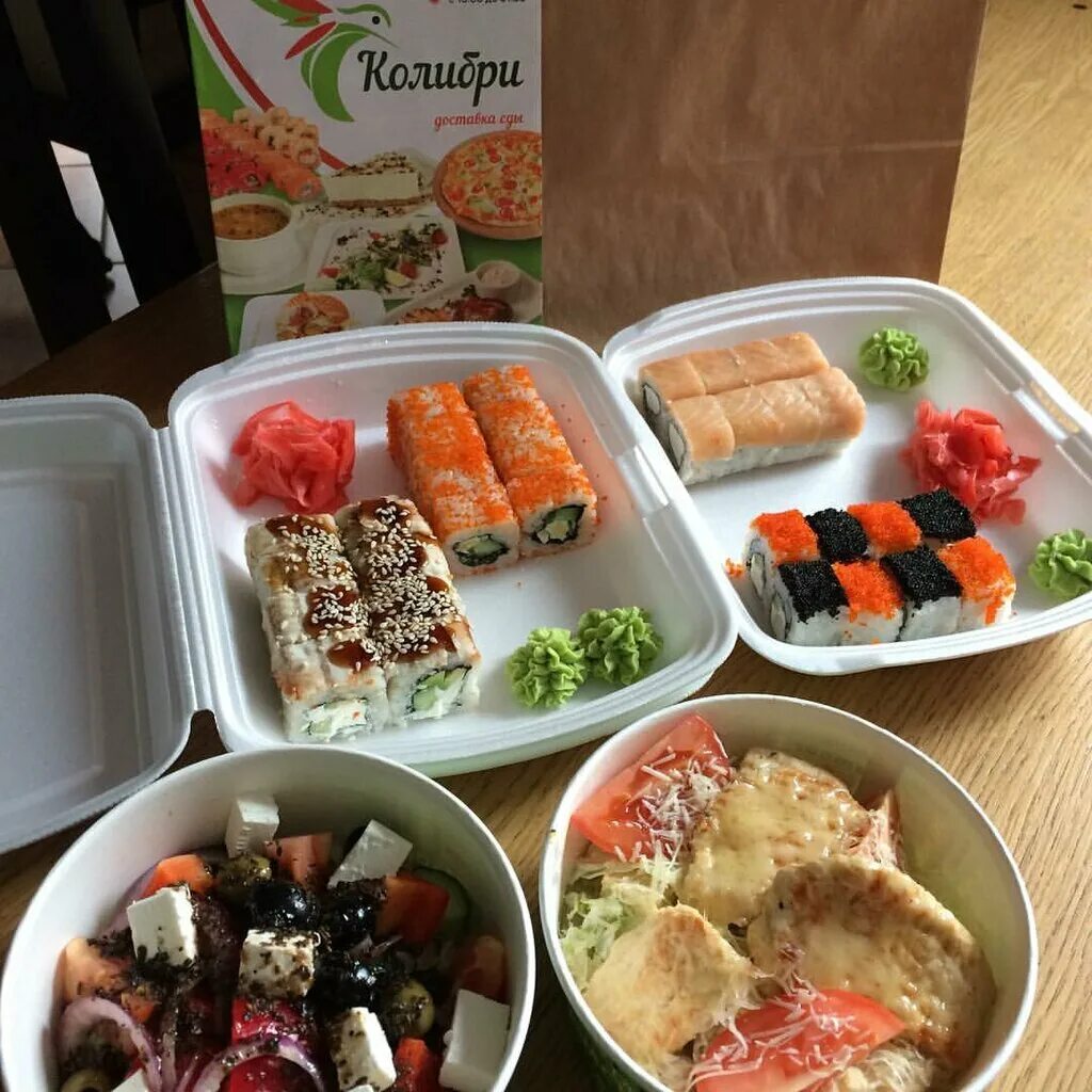 Набор здоровой еды. Разрешено заказывать доставку еды из будущего. Блюда на дом. Еда из доставки. Готовая еда.