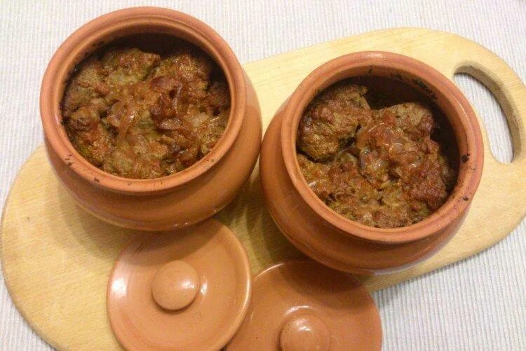 Куриная печень в горшочках в духовке
