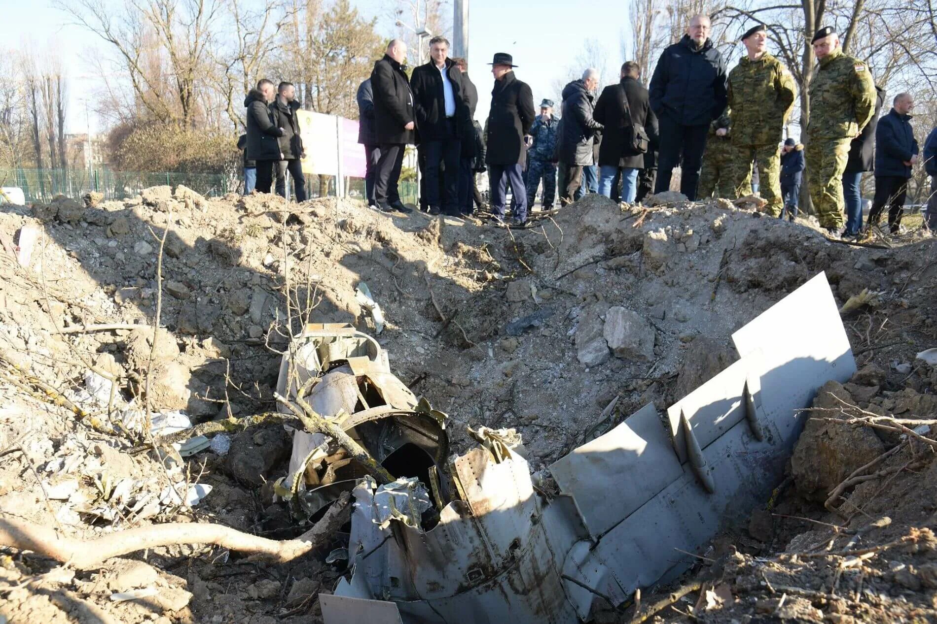 Упал беспилотник сегодня в спб. Крушение ту-141 «Стриж» в Загребе. Беспилотник в Загребе. Беспилотник разбившемся в Загребе,.