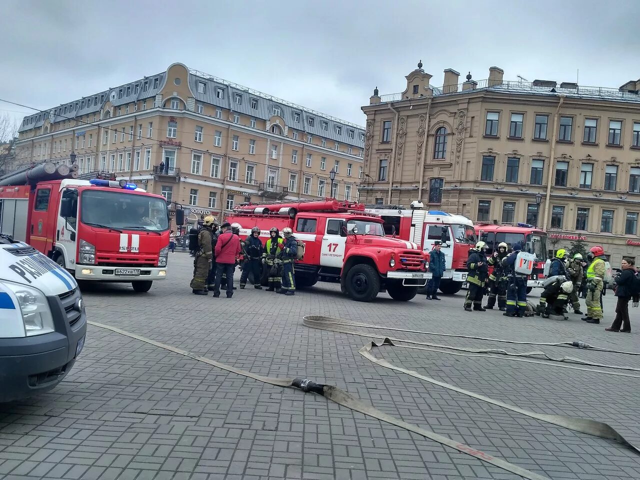 Заболевшие сегодня спб. Сенная площадь 13. Новости Санкт-Петербурга. Сенная площадь Санкт-Петербург. Последние новости Петербурга.