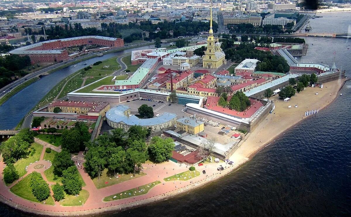 Петропавловская крепость в Санкт-Петербурге. Санкт-Петербург Заячий остров Петропавловская крепость. Заячий остров Петропавловская крепость. Петропавловская крепость Санкт-Петербург с птичьего полета.