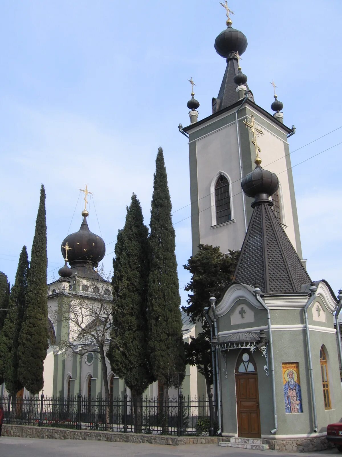 Алушта храм всех крымских. Храм феодора стратилата алушта. церковь всех крымских святых и феодора стратилата алушта. храм во имя всех крымских святых, алушта. храма федора стратилата алушта.