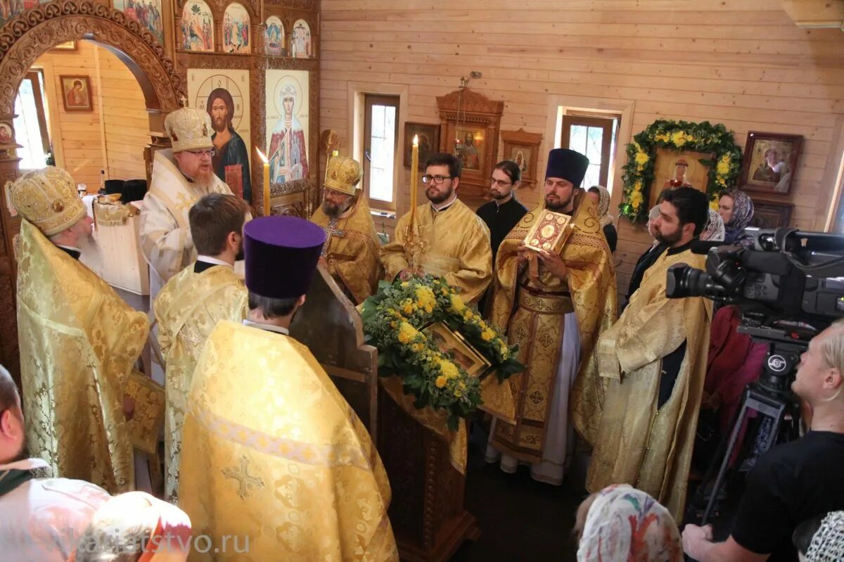 Службы храм ольги. Службы храм ольги. Храм святой княгини ольги луганской епархии в красном луче. Утренняя воскресная служба в православной церкви. Мнение церкви ольги.