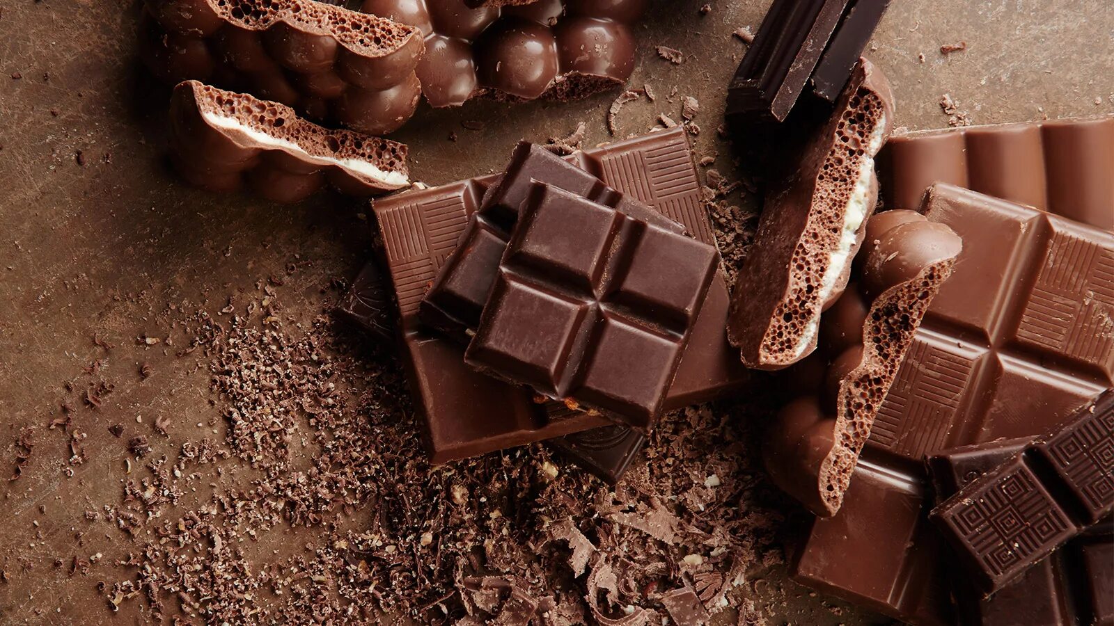 Шоколад. Молочный шоколад. Тертый шоколад. Кусочки шоколада.
