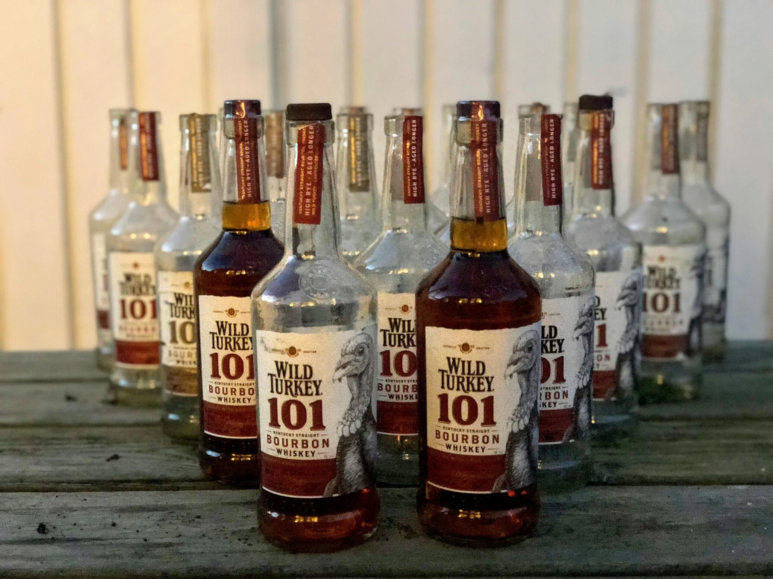 101 turkey. Вайлд тёркей 101. Wild Turkey 101. Wild Turkey 101 линейка вкусов. Wild Turkey 58.5.