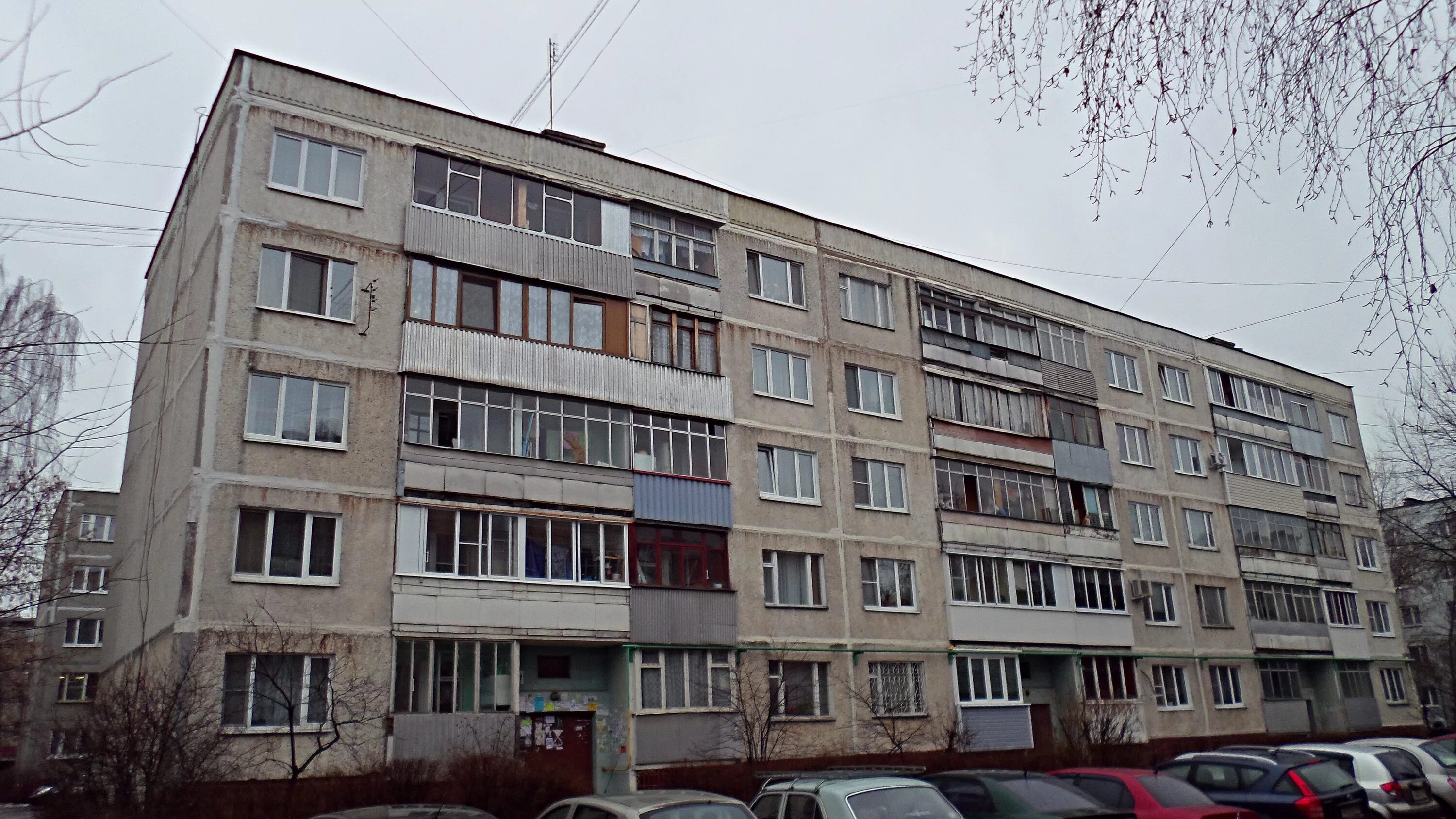 В девяносто пяти домах