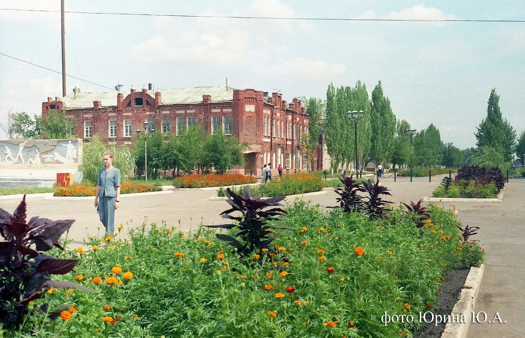 Комсомольское краснокутский район саратовская область. Красный Кут площадь. Численность населения в Красном Куте Саратовской области. Красный Кут Саратовская область площадь. Город красный Кут Саратовская область фото.