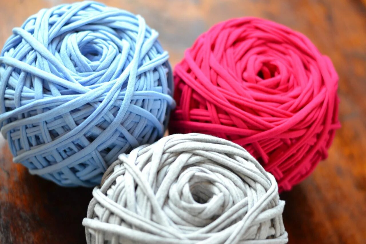 Как называется клубок. Кисловодская карачаевская акриловая пряжа. Мотки пряжи. Как называется клубок. Запутанные клубки ниток.