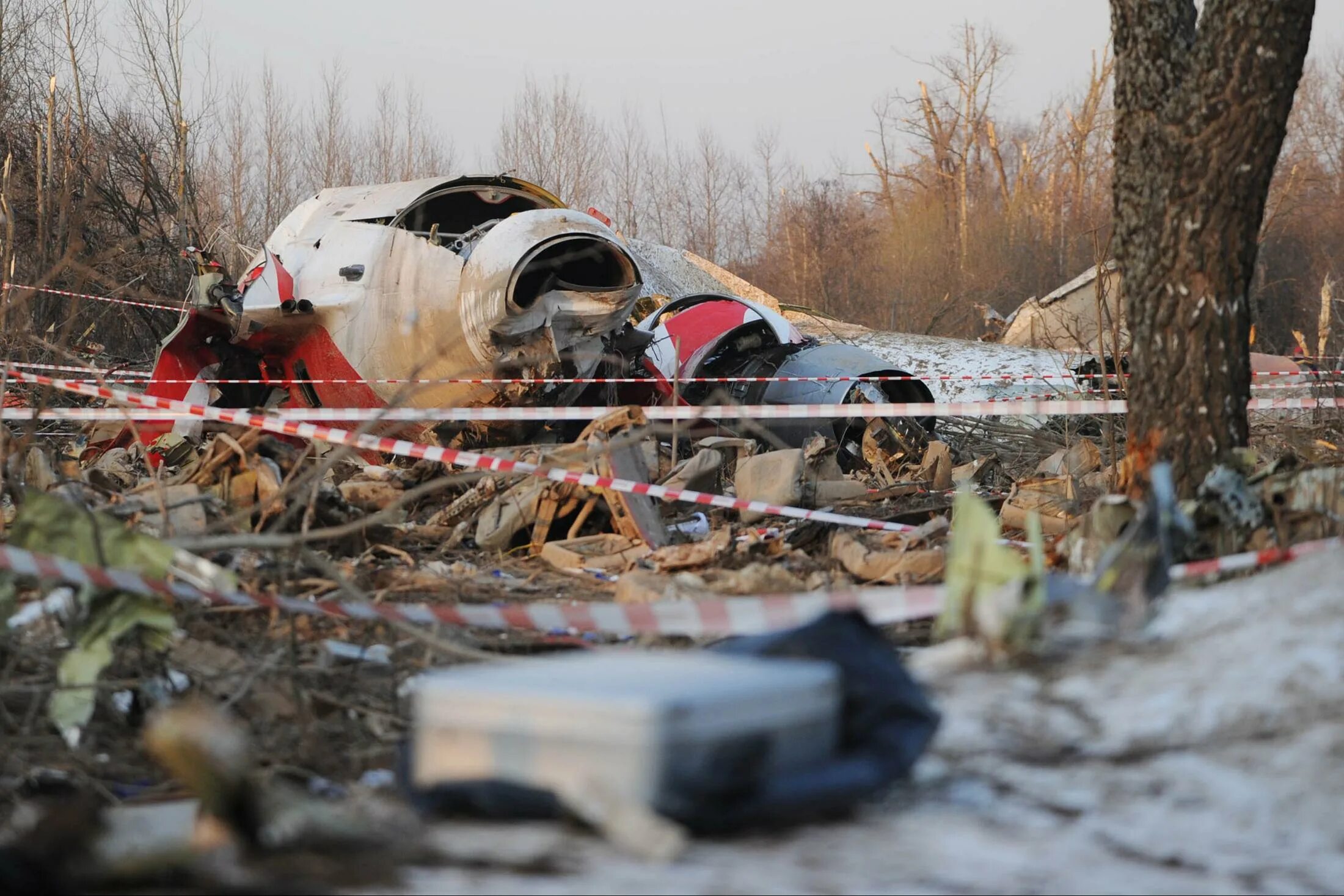 Катастрофа польского ту-154 под Смоленском. Катастрофа ту-154 в Смоленске 2010. Катастрофа ту-154 в Смоленске. Трагедия польского самолета в Смоленске 2010 года. Смоленске авиакатастрофа