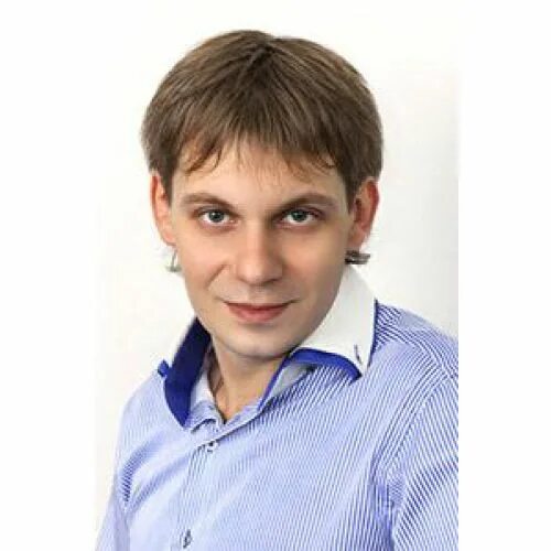 Доктор эйдж. Уверенный доктор. Середин д р. Доктор мужчина. Врач по середине думает.