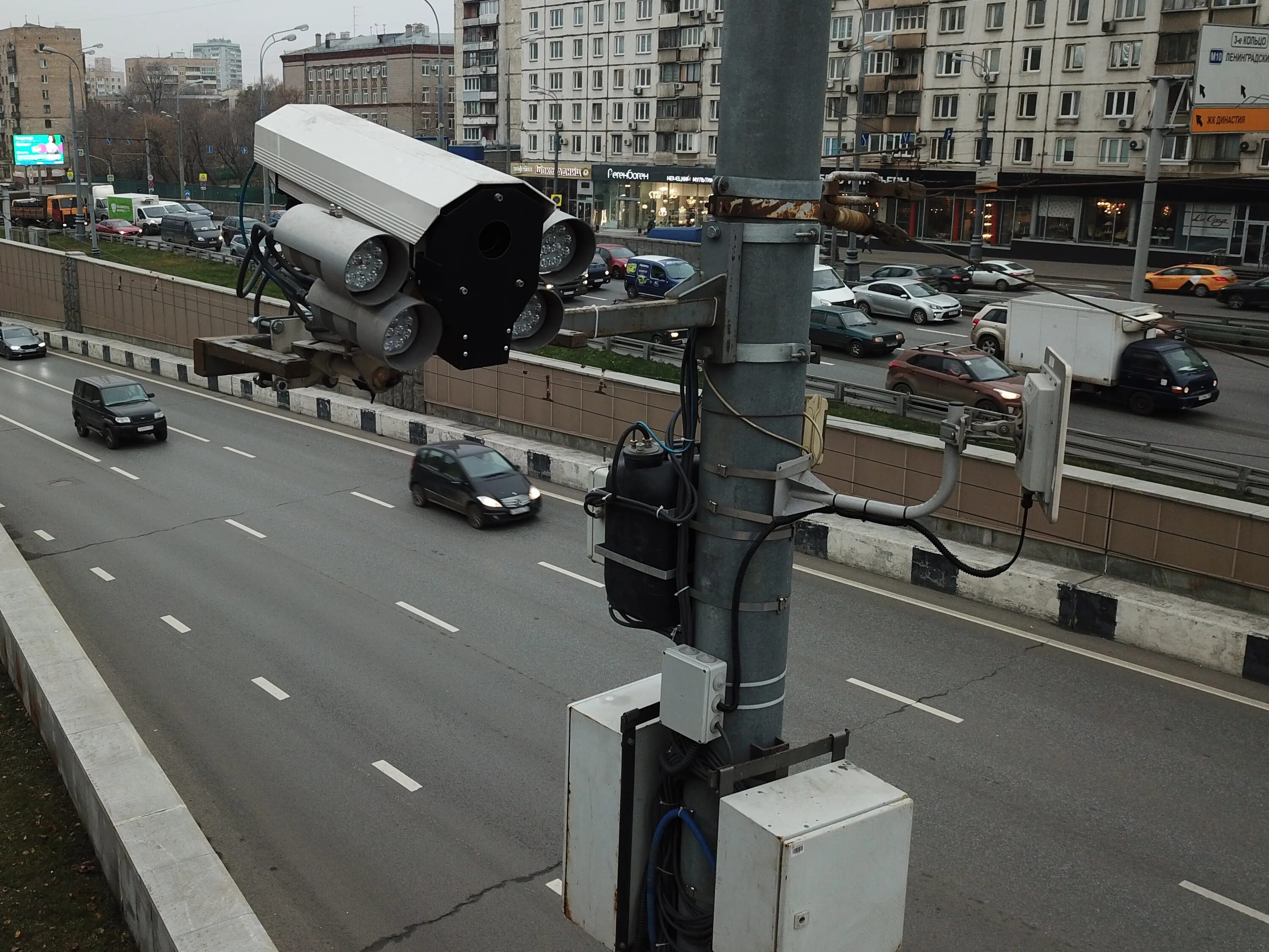 Камеры установленные на дороге. Комплекс фотофиксации Автоураган. Камера ПДД Фотовидеофиксация. Камеры видеонаблюдения ЦОДД. Комплекс Арена прибор видеофиксации.