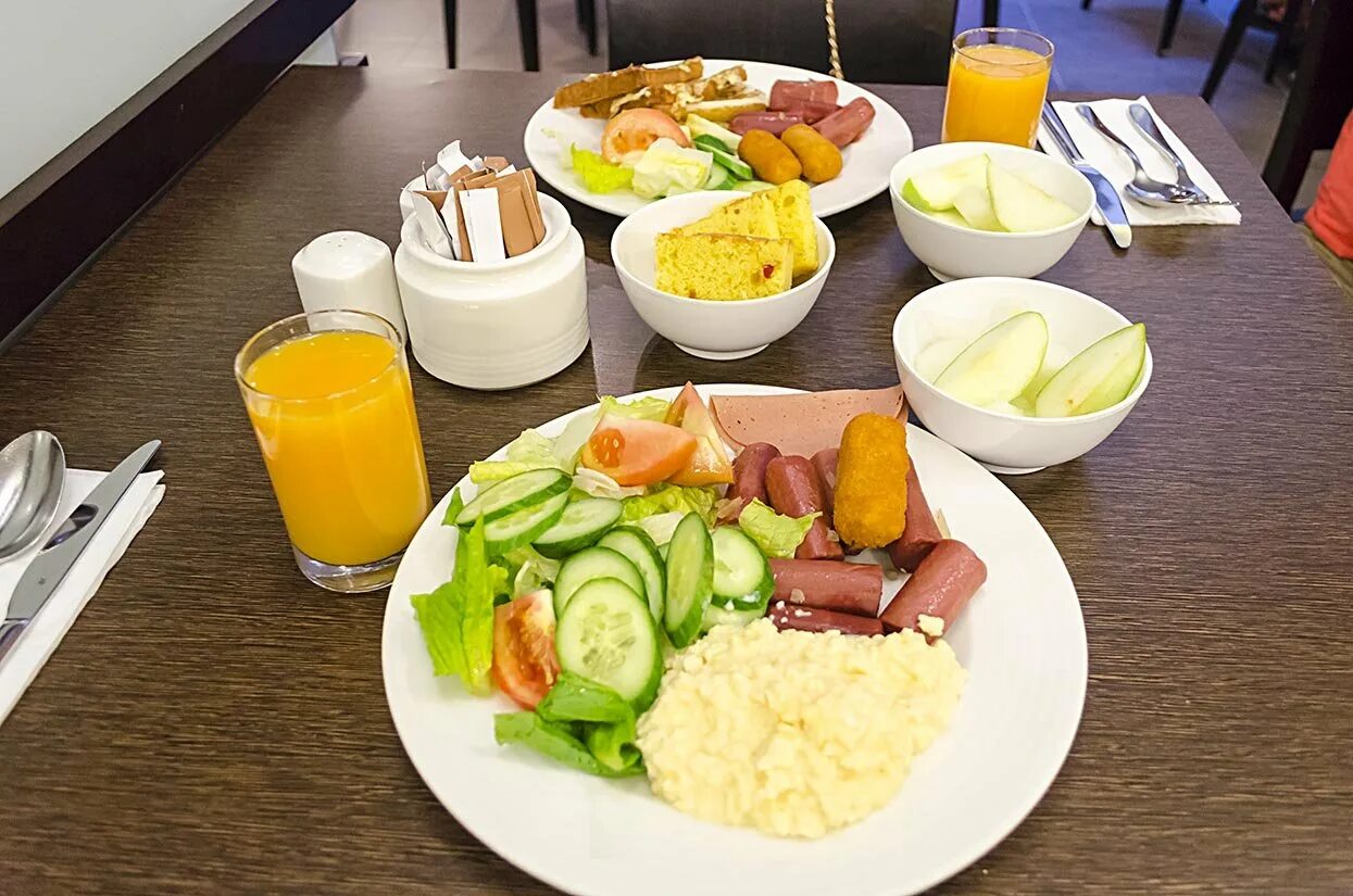 Тип питания завтраки. Завтраки в отелях. вкусный завтрак в отеле. обед в отеле. комплексный завтрак в гостинице.