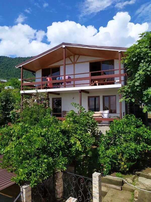 Новый афон абхазия гостевой дом кастл пляж. White hotel абхазия новый афон. Гуест хаус абхазия новый афон. Улица братьев джинджолия новый афон фото. Дом в афоне абхазия.