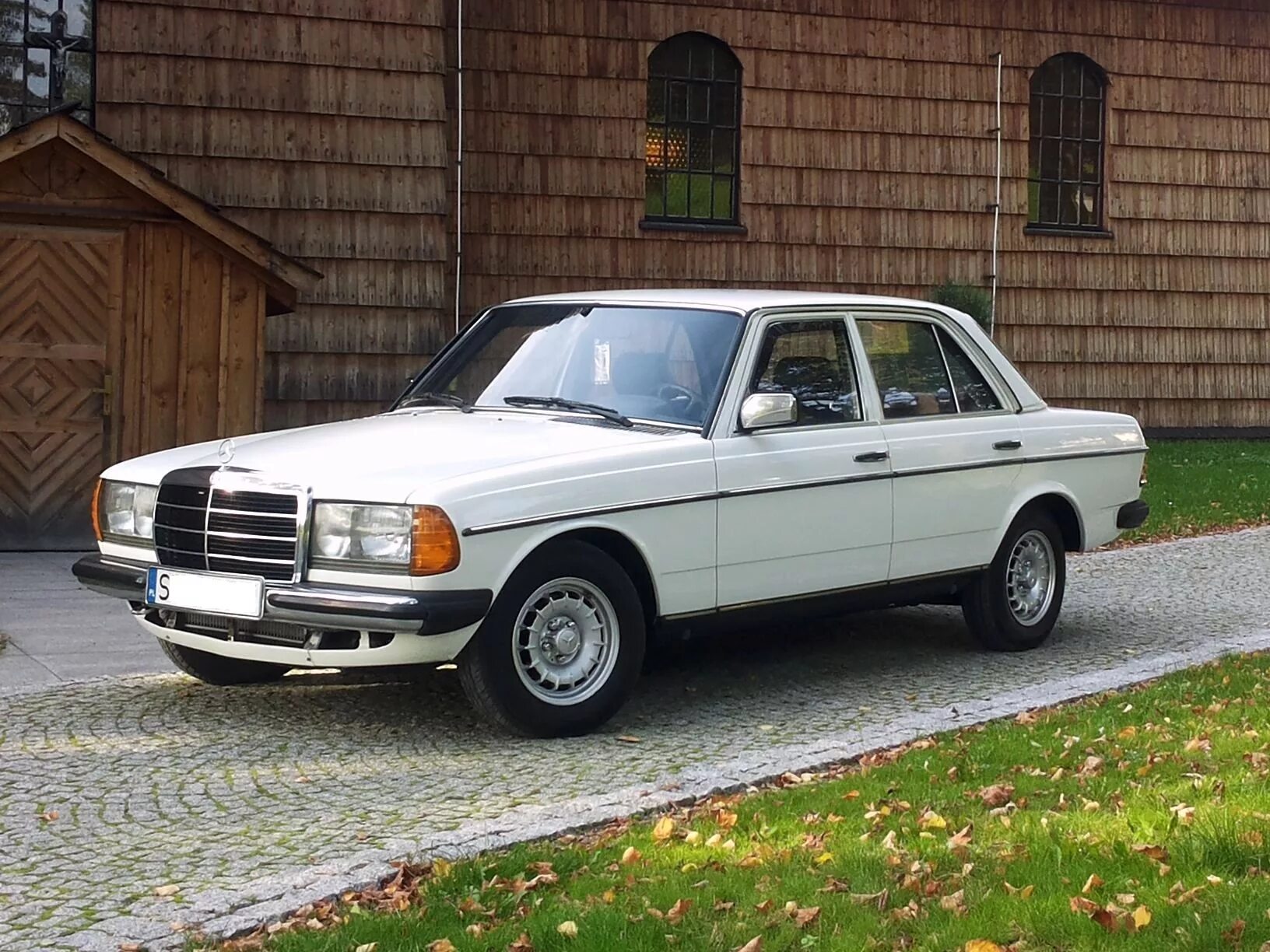 Мерседес w123. Мерседес 123 белый. W123 Mercedes волчок. Мерседес w123 белый. Купить мерседес w123