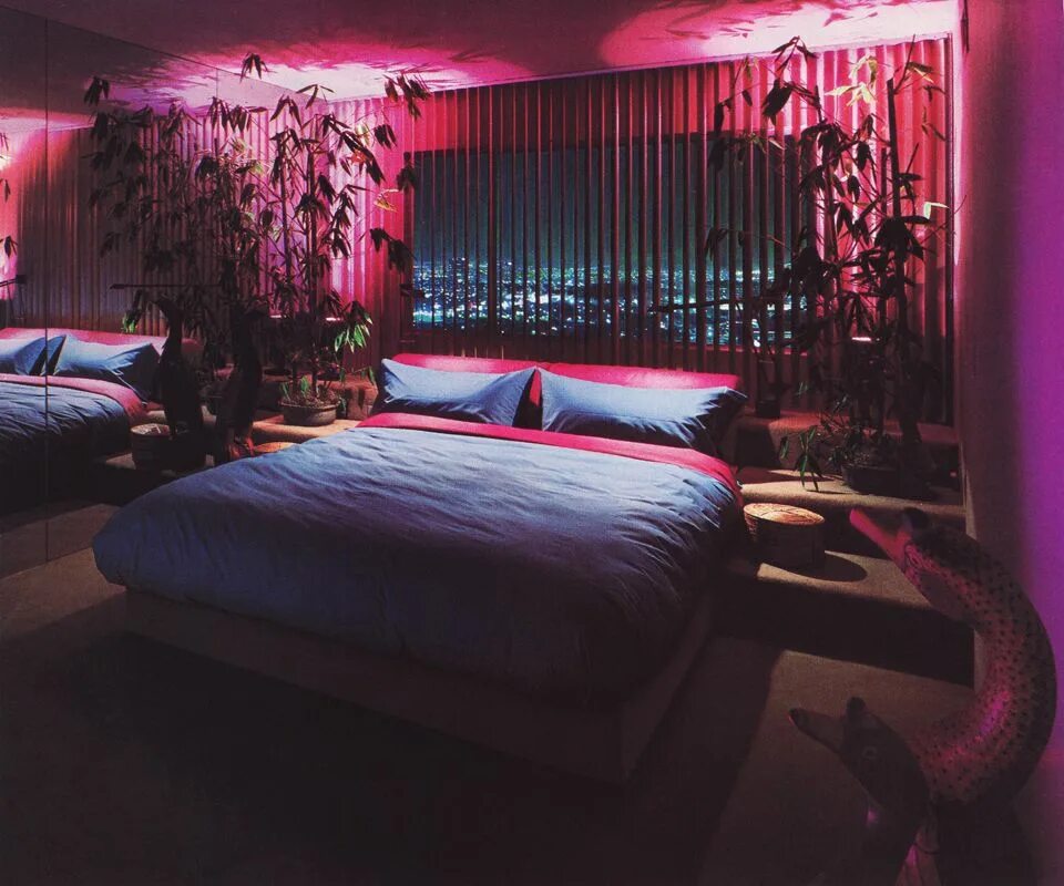 Комната неон. Интерьер до и после комнаты. Спальня в красном цвете. Комната с кроватью. I am room.