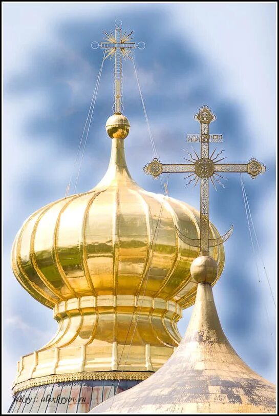 подростки в церкви. начинающий христианин. православные книги для начинающих. девушка в храме. в помощь начинающему христианину.