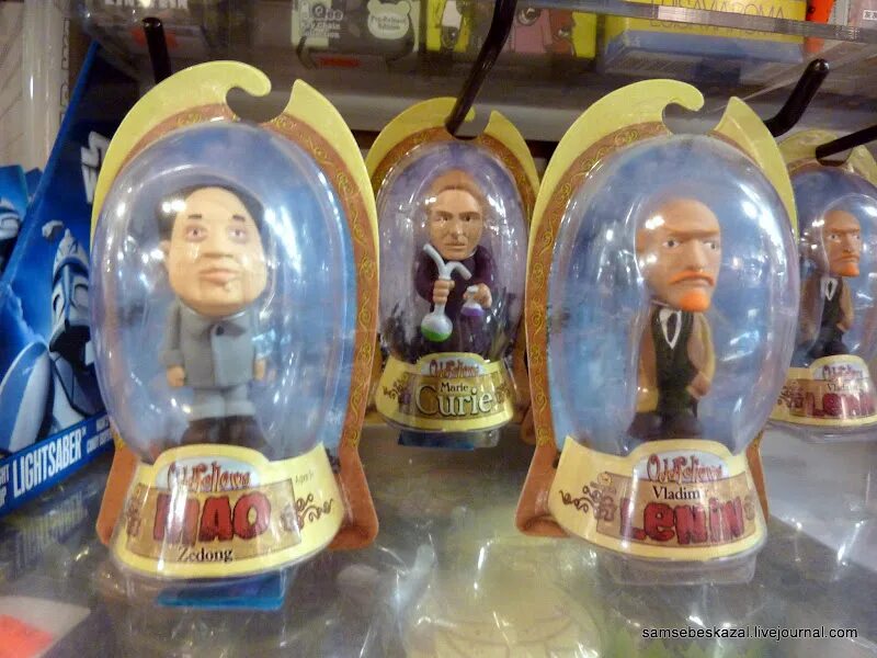 Очень странный магазин. Очень странный магазин. Магазин странных вещей фильм. Очень странный магазин. Самый странный магазин фото вход.