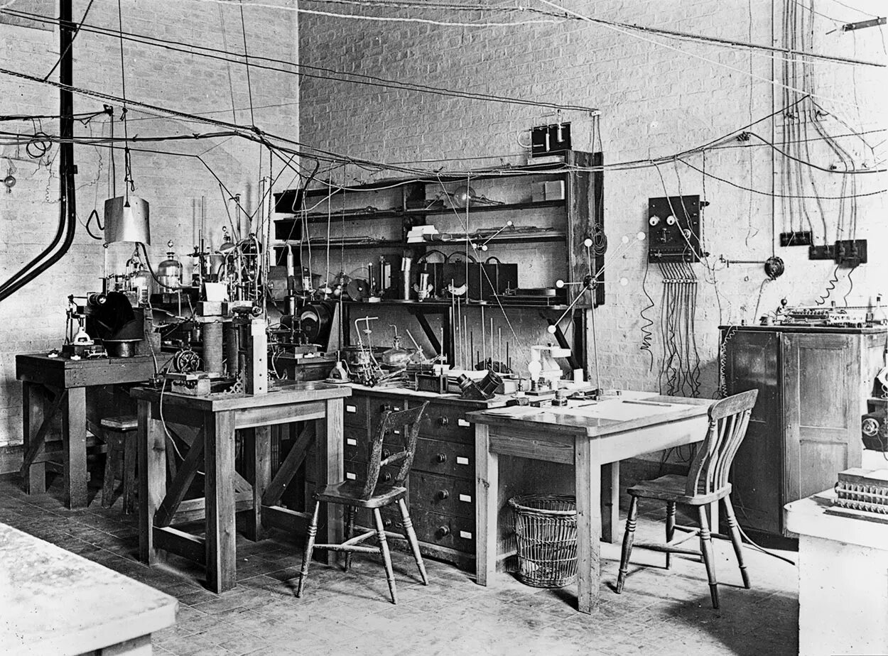 Научные школы физики. Кавендишская лаборатория Резерфорд 19 век-20 век. Кавендишская лаборатория Максвелл.
