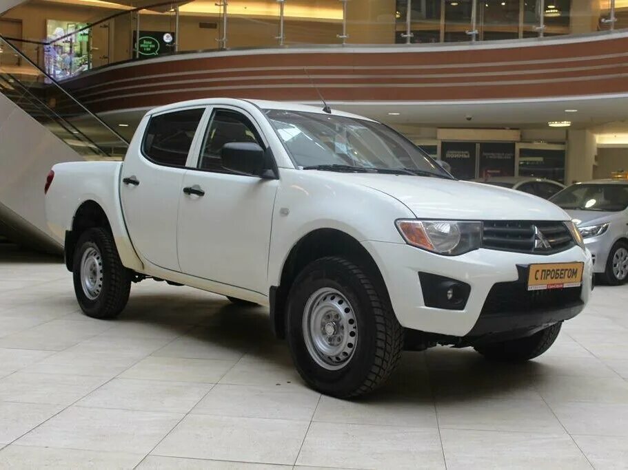 Mitsubishi l200 IV, 2012. Мицубиси л200 2012. Мицубиси л200 пикап белый механика. Белый Mitsubishi l200 4 поколение.