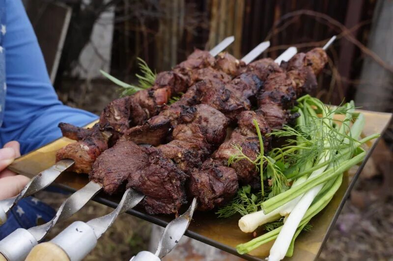 Шашлык из баранины. Shashlik iz baranina. Ягненок шашлык. Баран шашлычная