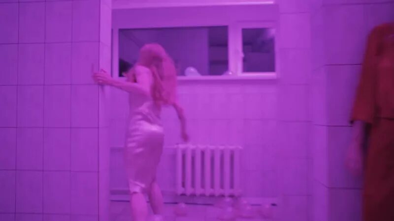 Песня последняя дискотека speed up. Последняя дискотека монеточка. лиза монеточка и витя исаев. витя исаев и монеточка. последняя дискотека монеточка клип.