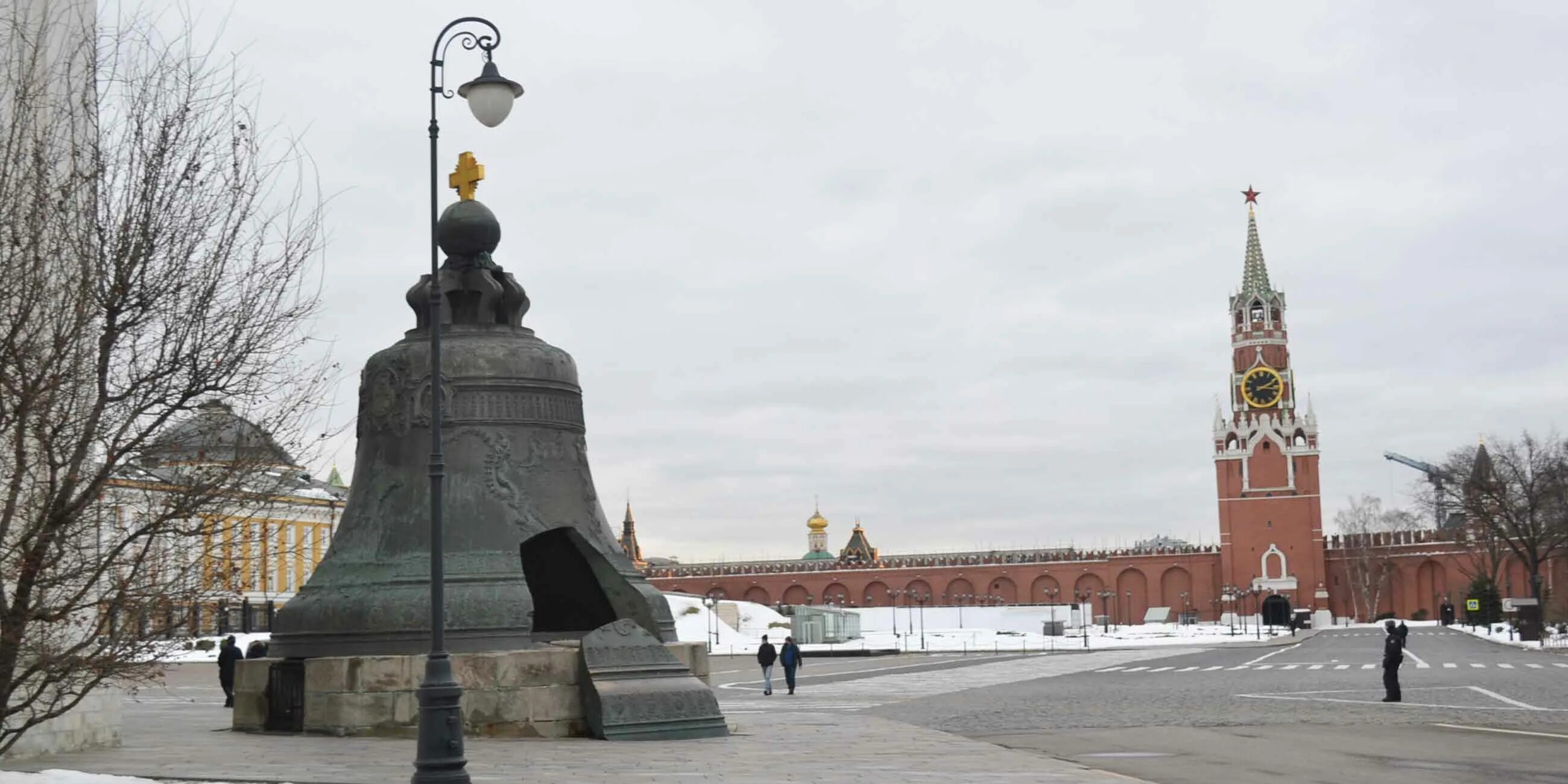 File:Нижний Новгород. Колокол "Соборный" у Ал-Нев.соб. IMG 8522 e1.jpg - Wikimed