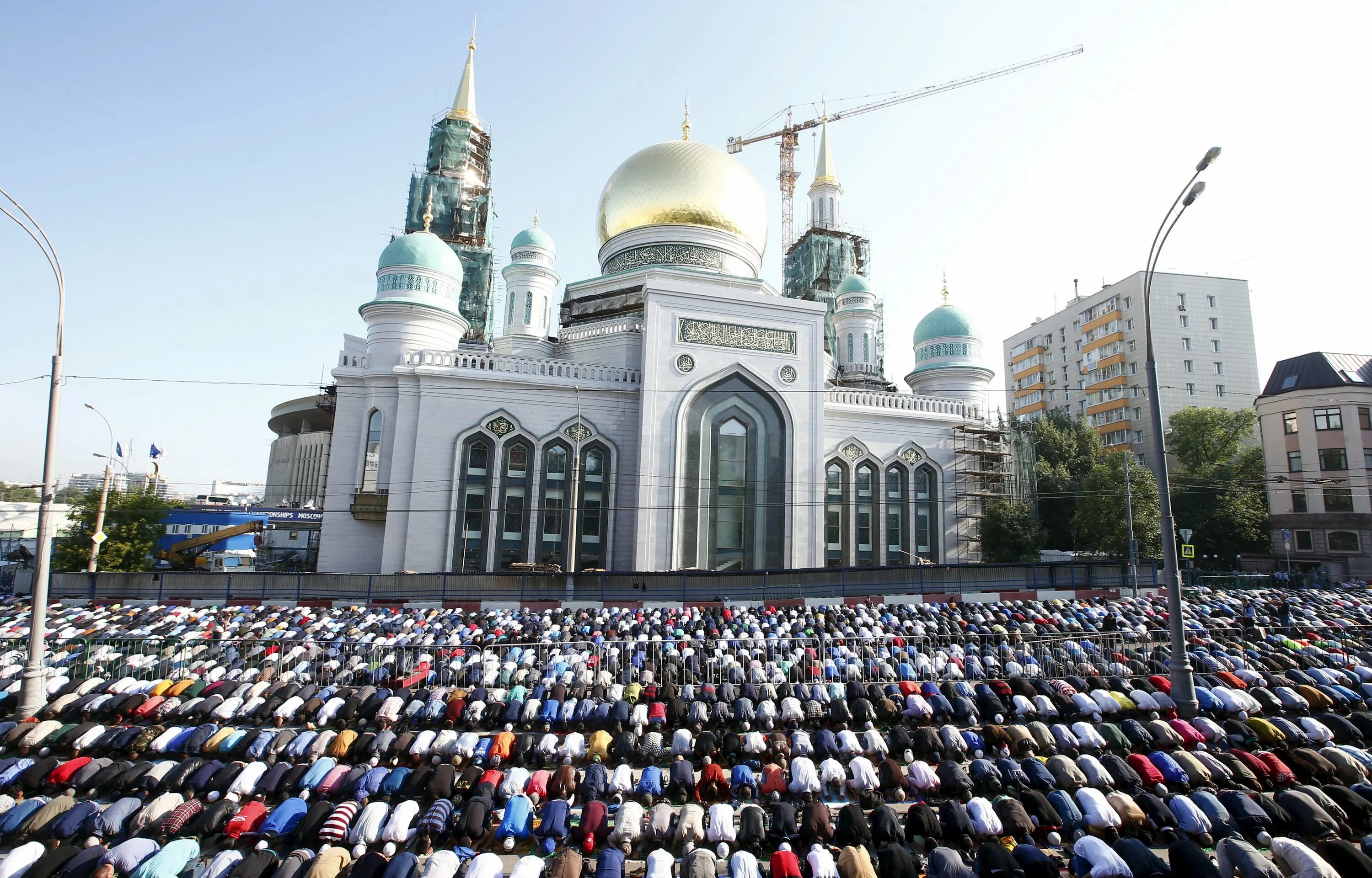 Московский ураза. Ураза байрам Московская Соборная мечеть. Московская Соборная мечеть Рамадан.