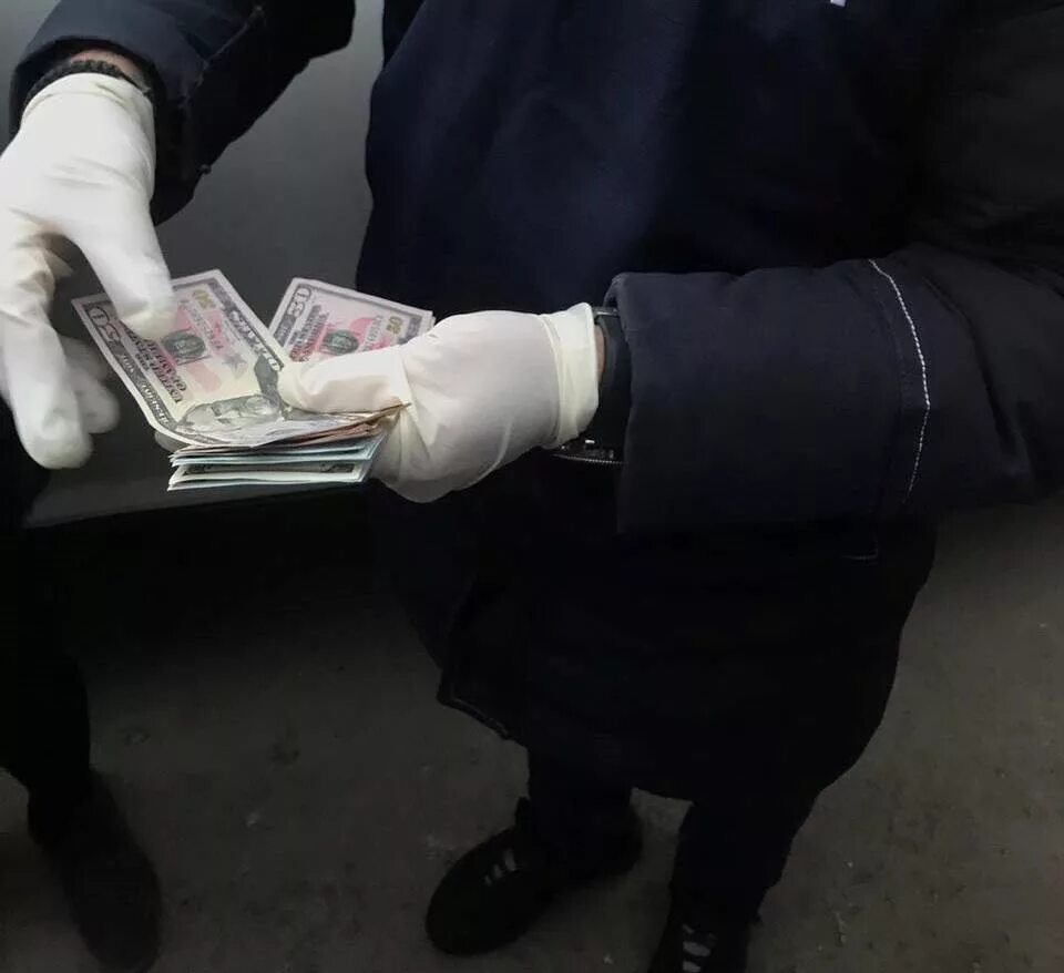 Взятка кыргызстане. Статья 163 вымогательство. Коррупция вымогательство. Получение взятки. Взятка.