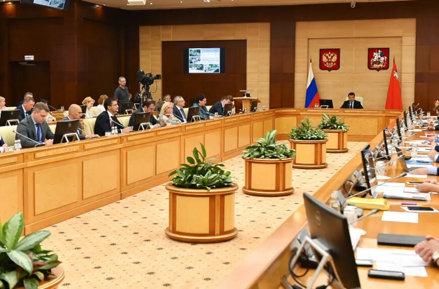 Когда будет сформировано правительство. Заседание правительства мо. заседание правительства московской области. заседание правительства подмосковья. правительство московской области зал заседаний.
